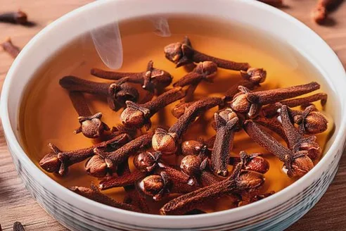 Goździki w ciepłym naparze — naturalna przyprawa i aromat